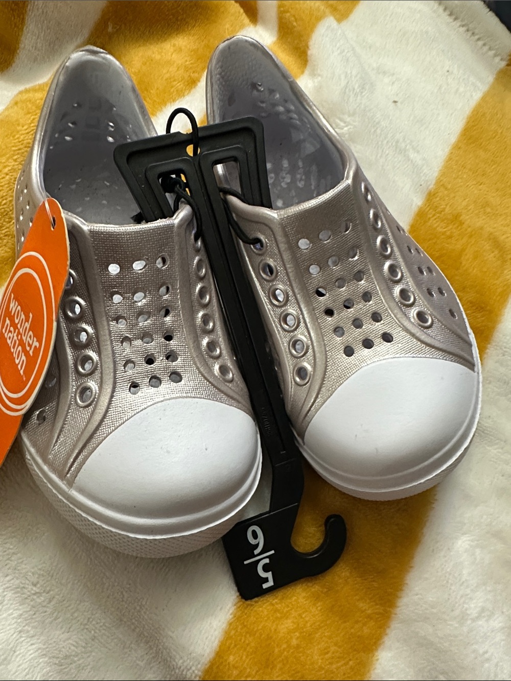 wonder nation Silver Metallic & White Kids Water Shoes